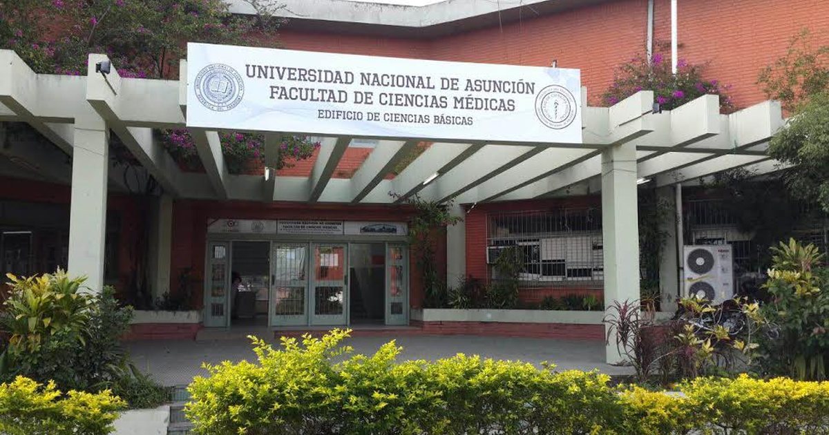 Entrada del edificio de Ciencias Básicas de la Facultad de Ciencias Médicas de la Universidad Nacional de Asunción