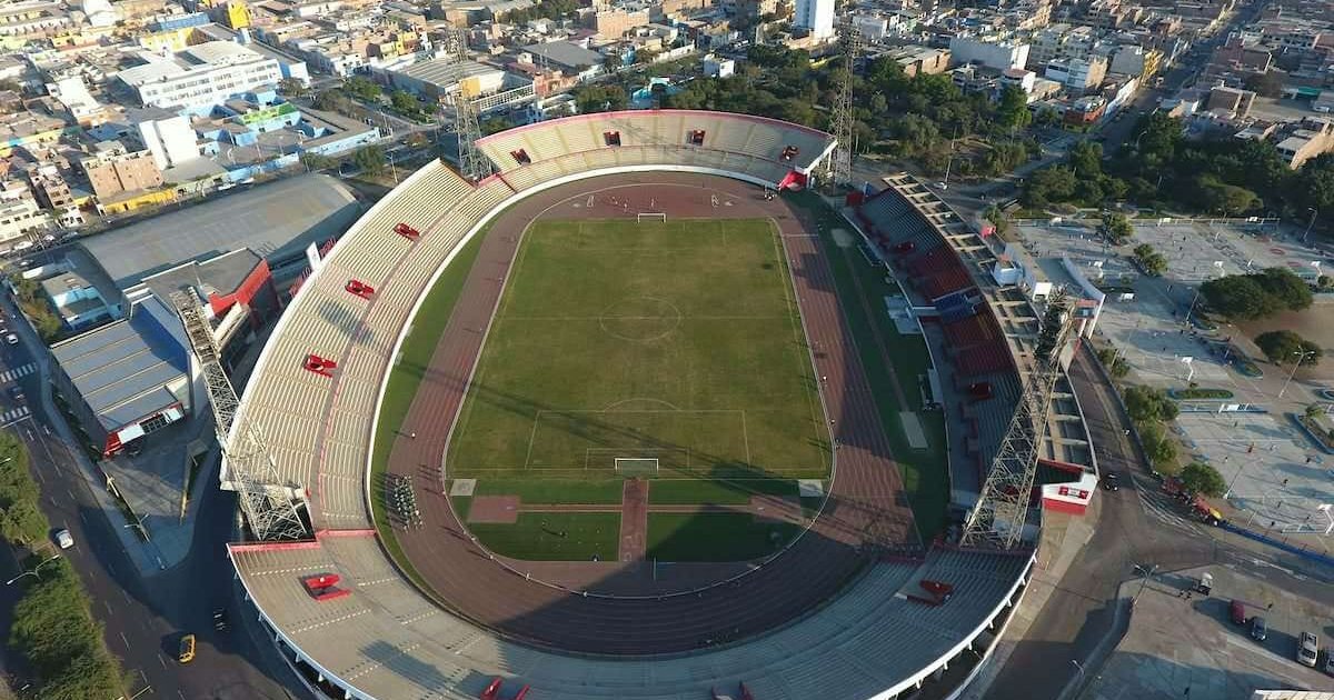 Vista aérea del estadio Mansiche, en el centro de Trujillo