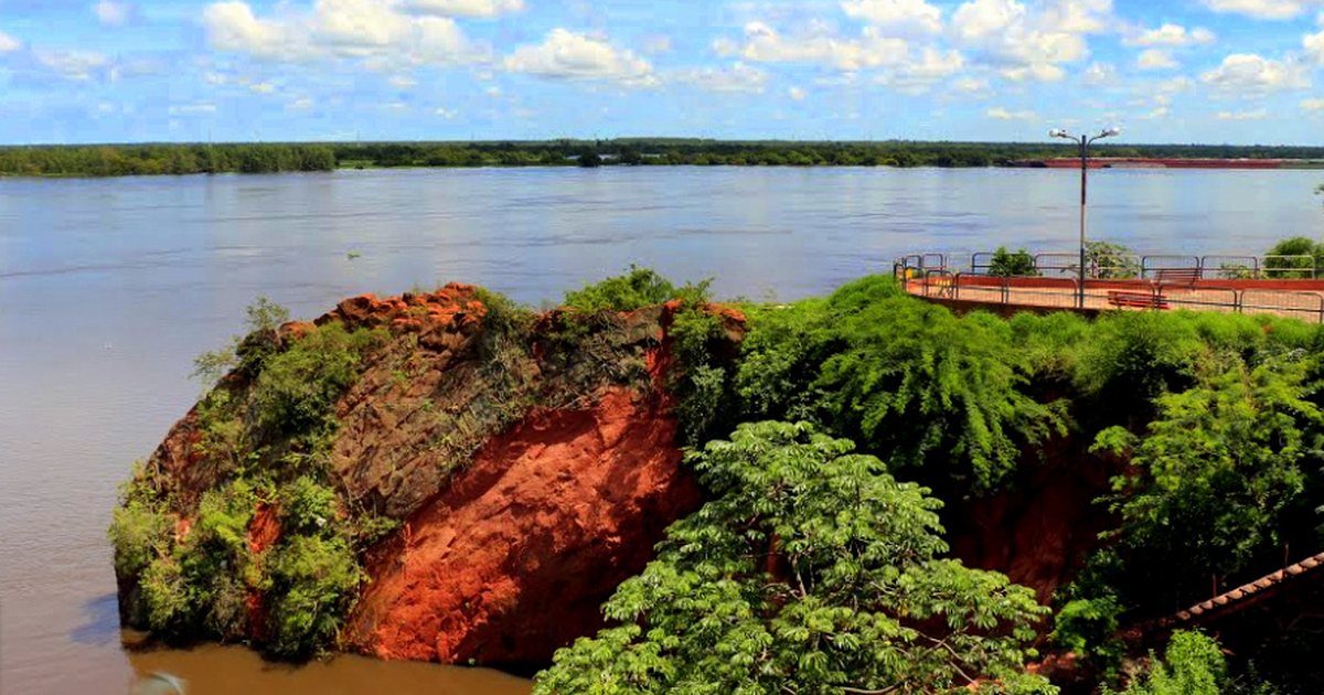 El mirador de Itá Pytã Punta sobre el río Paraguay, en Asunción
