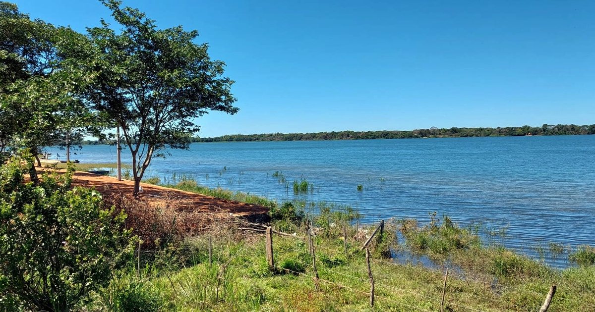El río Paraná en la costa de Ayolas, Misiones