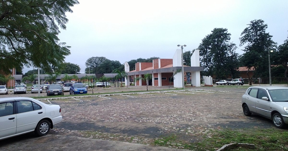 Edificios de la Facultad Politécnica en el campus de la Universidad Nacional de Asunción, en San Lorenzo