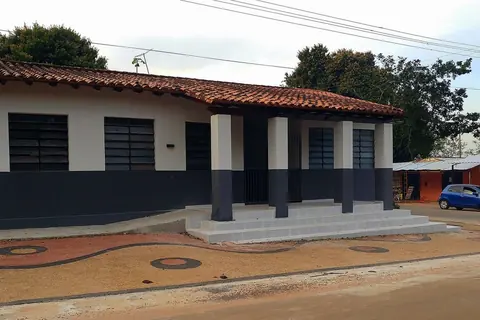 Foto: Cmasi / Wikimedia Commons · CC BY-SA 4.0 Edificio del Colegio Nacional de Quyquyhó, institución pública de Paraguarí