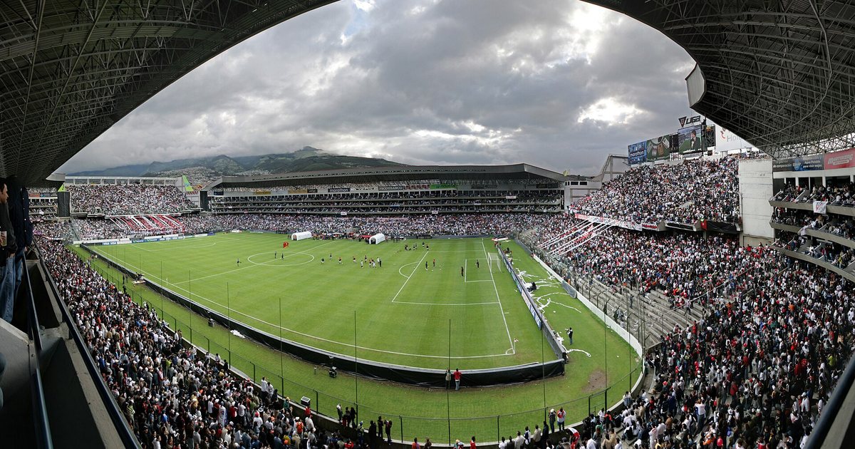 Estadio Rodrigo Paz Delgado, la Casa Blanca de Liga de Quito, visto desde la tribuna, en Quito, Ecuador