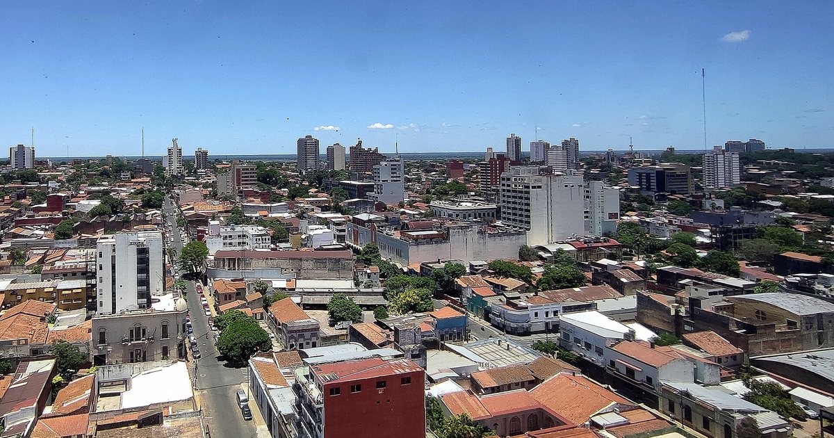 Vista de edificios y techos del centro de Asunción desde lo alto