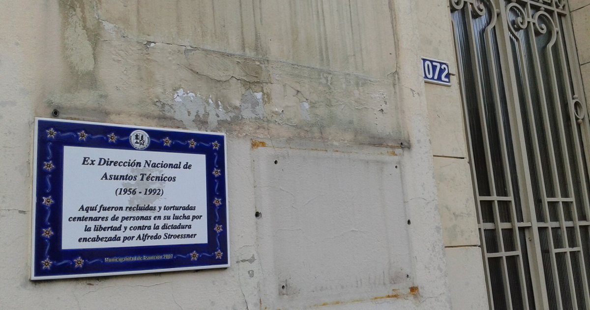 Placa en la ex Dirección Nacional de Asuntos Técnicos, hoy Museo de las Memorias, en Asunción