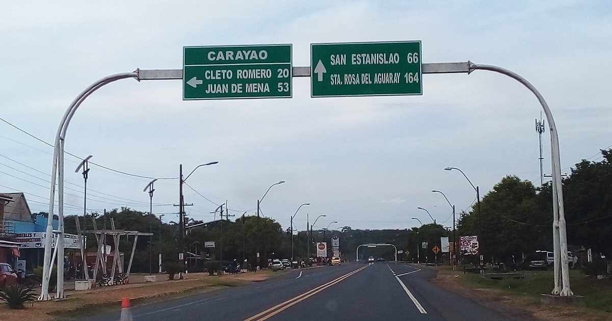 Cartel de acceso a Carayaó sobre la ruta 8, en el departamento de Caaguazú