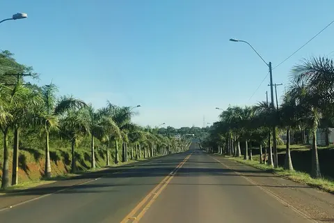 Ruta PY08 asfaltada cerca de la ciudad de Caazapá