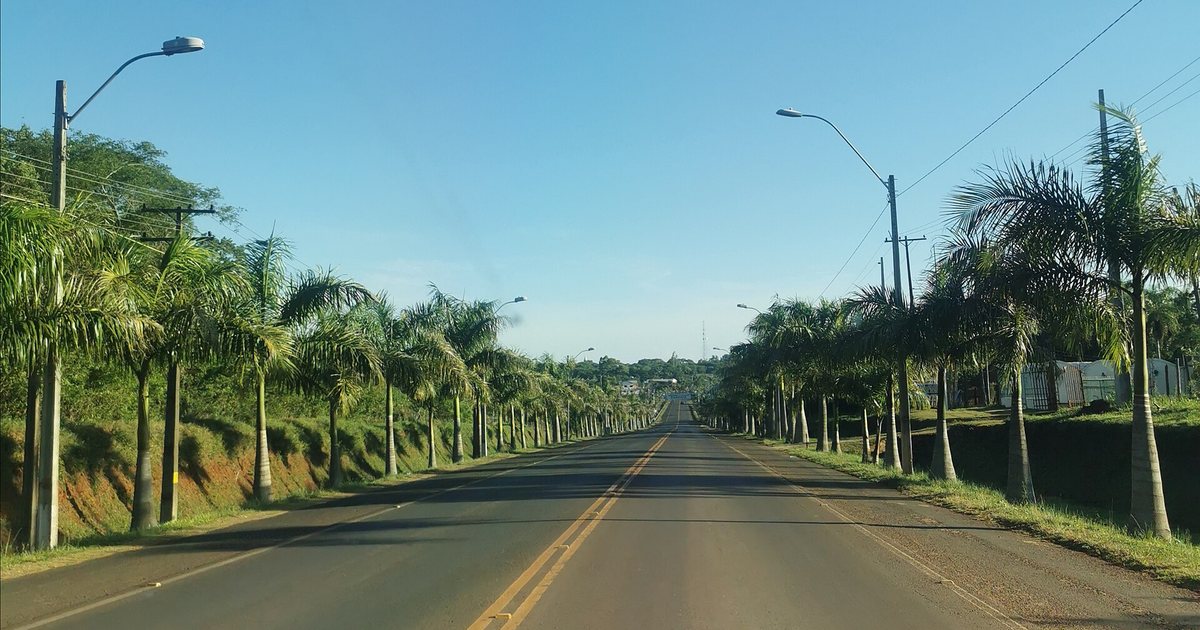 Ruta PY08 asfaltada cerca de la ciudad de Caazapá