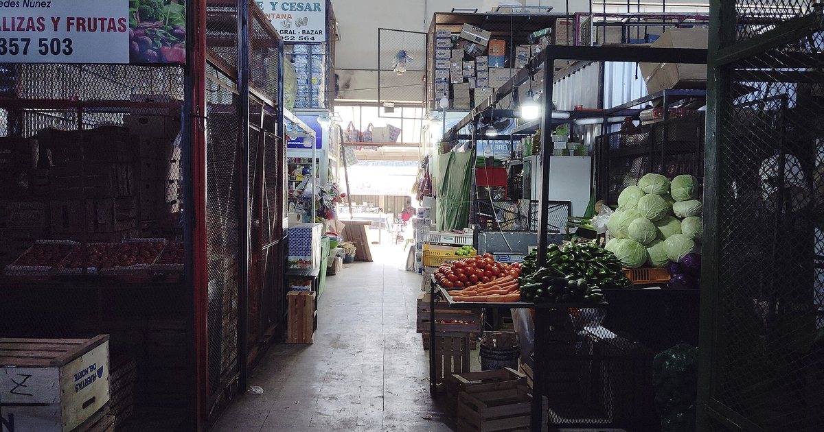Puestos de verduras en el Bloque C del Mercado de Abasto de Asunción
