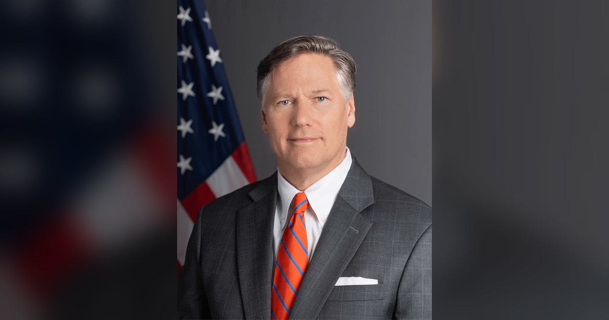 Retrato oficial de Christopher Landau como subsecretario de Estado de Estados Unidos
