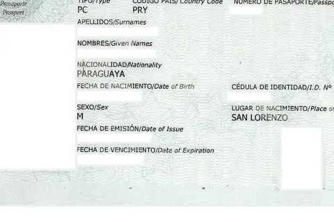 Foto: Alvaro molinas / Wikimedia Commons · CC BY-SA 4.0 Página de datos de un pasaporte paraguayo sin datos personales, con la nacionalidad paraguaya