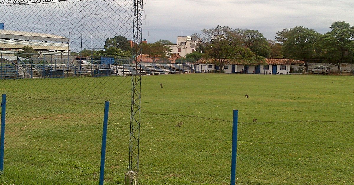Cancha y graderías del estadio José Tomás Silva, de Sportivo Ameliano, en Asunción
