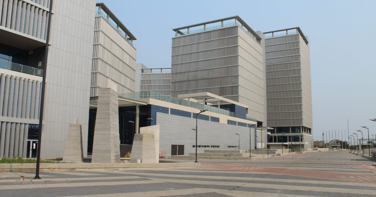 Las torres de las Oficinas de Gobierno, en Asunción, donde funcionan oficinas del Estado