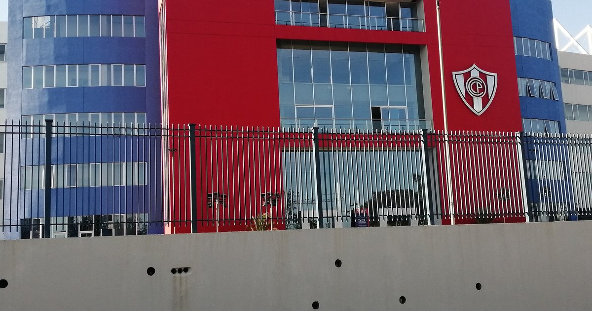 La fachada del estadio de Cerro Porteño, la Nueva Olla, en el barrio Obrero de Asunción