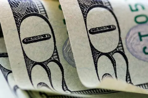 Primer plano de billetes de dólar