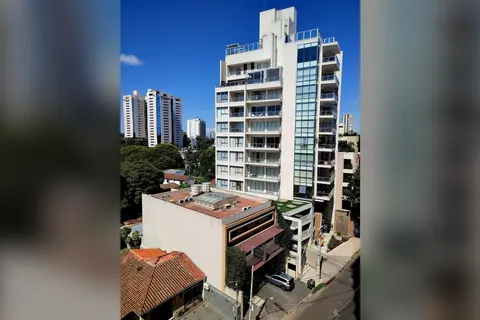 Edificio de departamentos en el barrio Las Lomas de Asunción