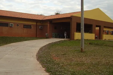 Foto: Guido / Wikimedia Commons · dominio público Hospital Distrital de Itá, del Ministerio de Salud, en el departamento Central