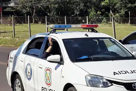 Foto: Horacio Cambeiro / Wikimedia Commons · CC BY-SA 3.0 Patrullera de la Policía Nacional en Encarnación