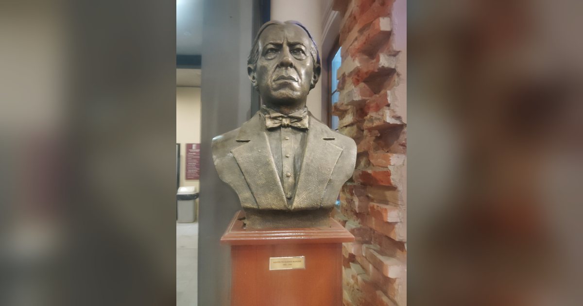 Busto de Agustín Pío Barrios, Mangoré, en el interior del Teatro Municipal Ignacio A. Pane de Asunción
