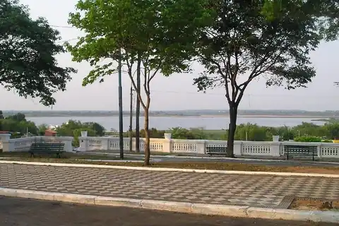 El río Paraguay visto desde la barranca de la Plaza de la Independencia, en Asunción