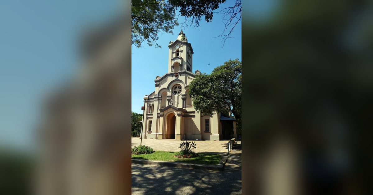 Fachada de la iglesia principal de Luque, en el departamento Central