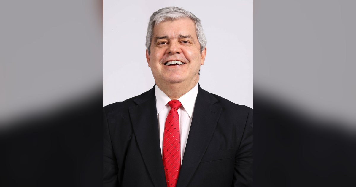 Retrato oficial de Enrique Riera, de 2023