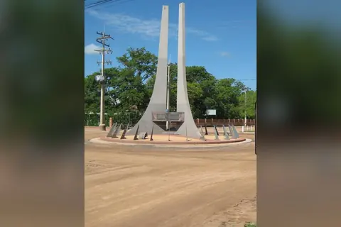 Monumento por los 50 años de la colonia Fernheim en Filadelfia, Boquerón