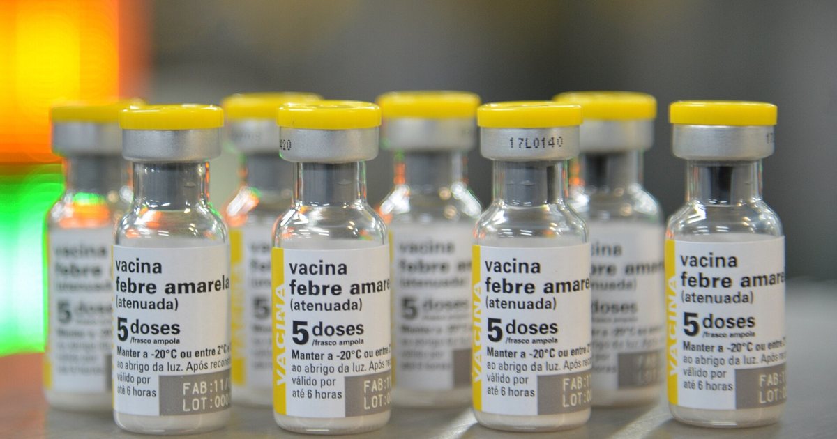 Frascos de vacuna contra la fiebre amarilla, de cinco dosis cada uno