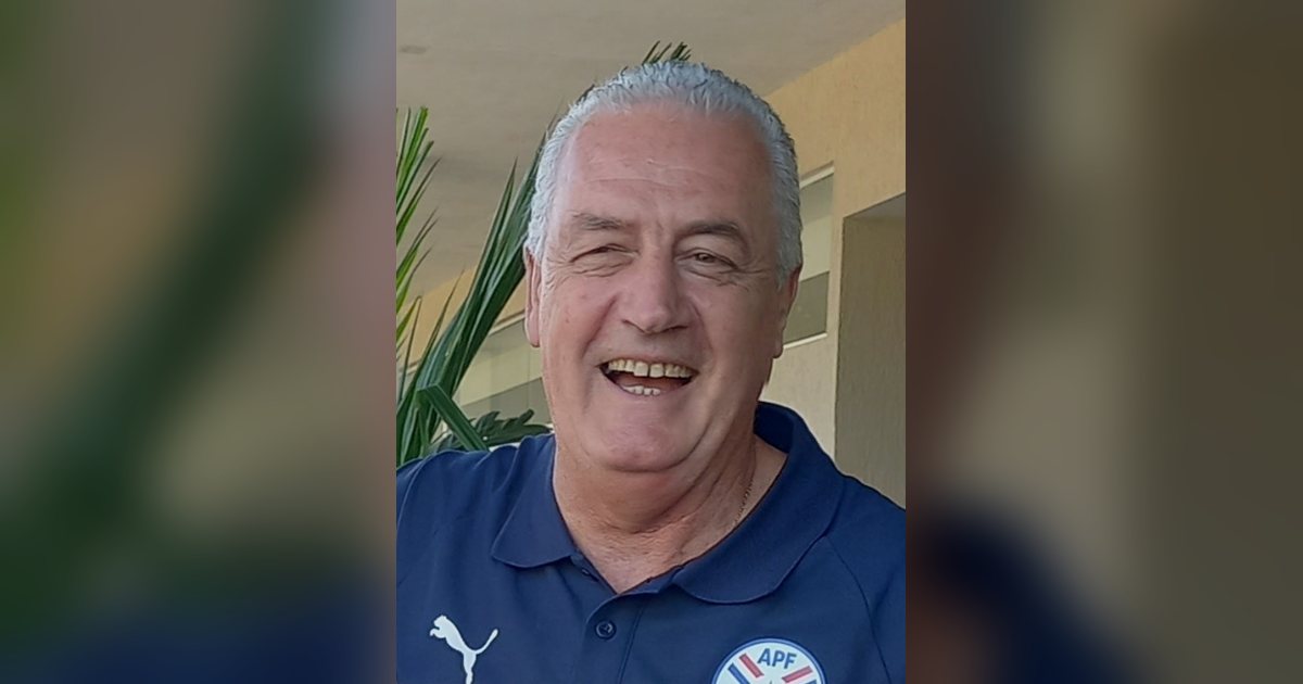 Retrato de Gustavo Alfaro, seleccionador de la Albirroja