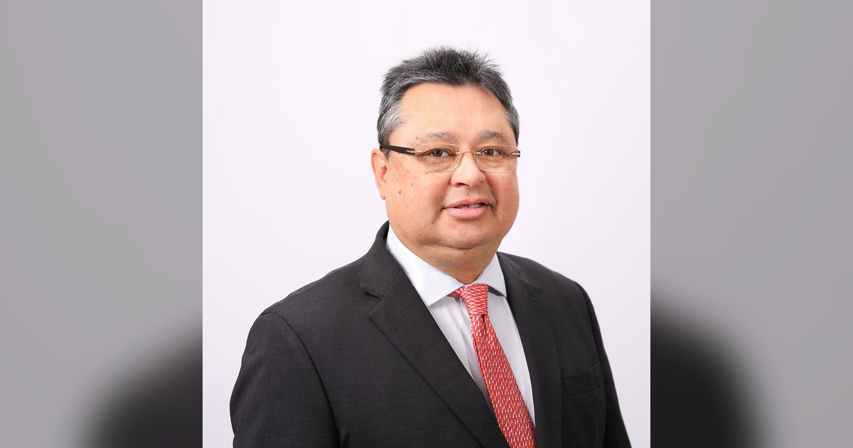 El senador Gustavo Leite en su retrato oficial de 2023