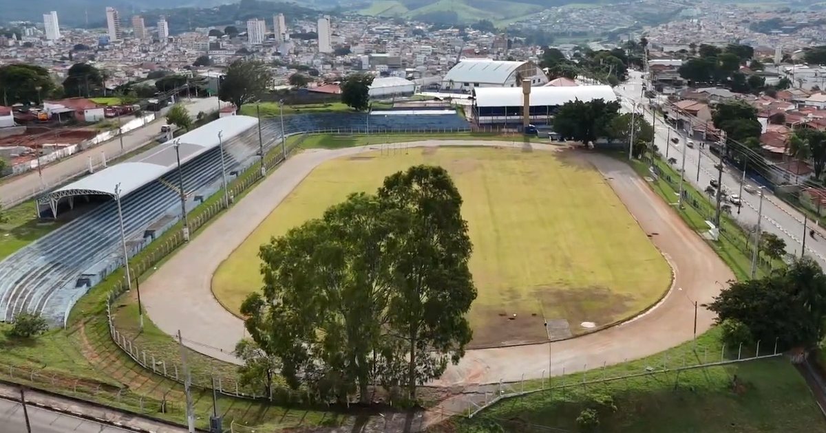 Vista aérea del estadio municipal Cícero de Souza Marques, en Bragança Paulista, al inicio de sus obras en diciembre de 2025