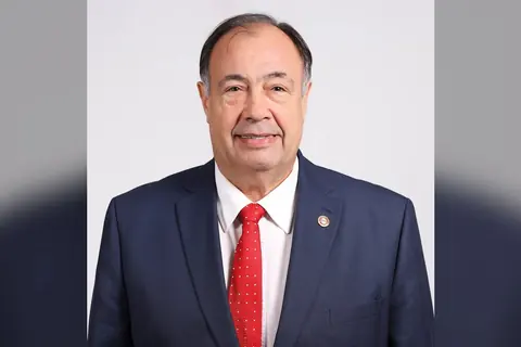 Foto: Giuliano Montebruno / Wikimedia Commons · CC BY-SA 4.0 Retrato oficial del senador Juan Afara, 2023