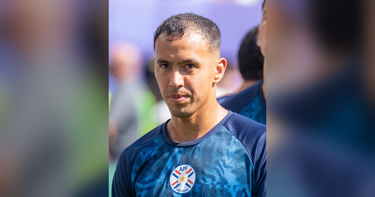 Alejandro «Kaku» Romero Gamarra con ropa de la selección paraguaya en el Mundial 2026