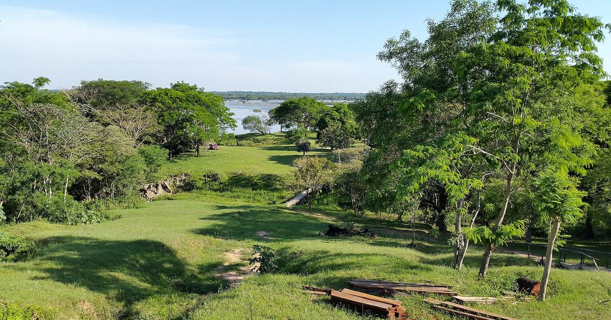 El río Paraná visto desde la costa de Ayolas, en Misiones