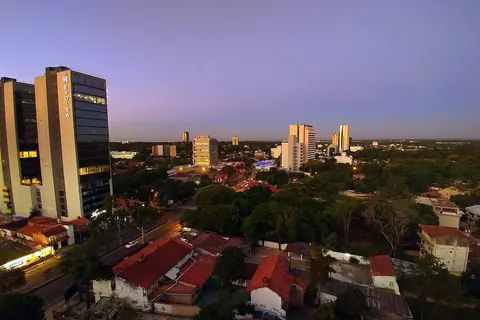 Distrito de negocios de Asunción al atardecer