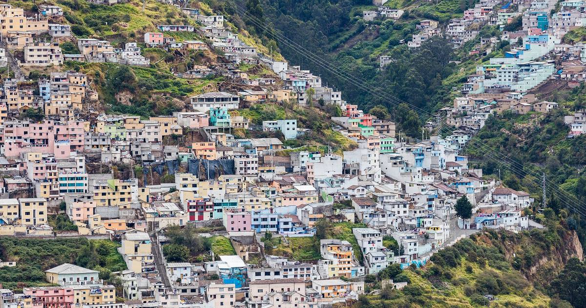 Barrios en las laderas de Quito, Ecuador, vistos desde El Panecillo; en esta ciudad Libertad jugó la tercera fecha de la Libertadores Femenina