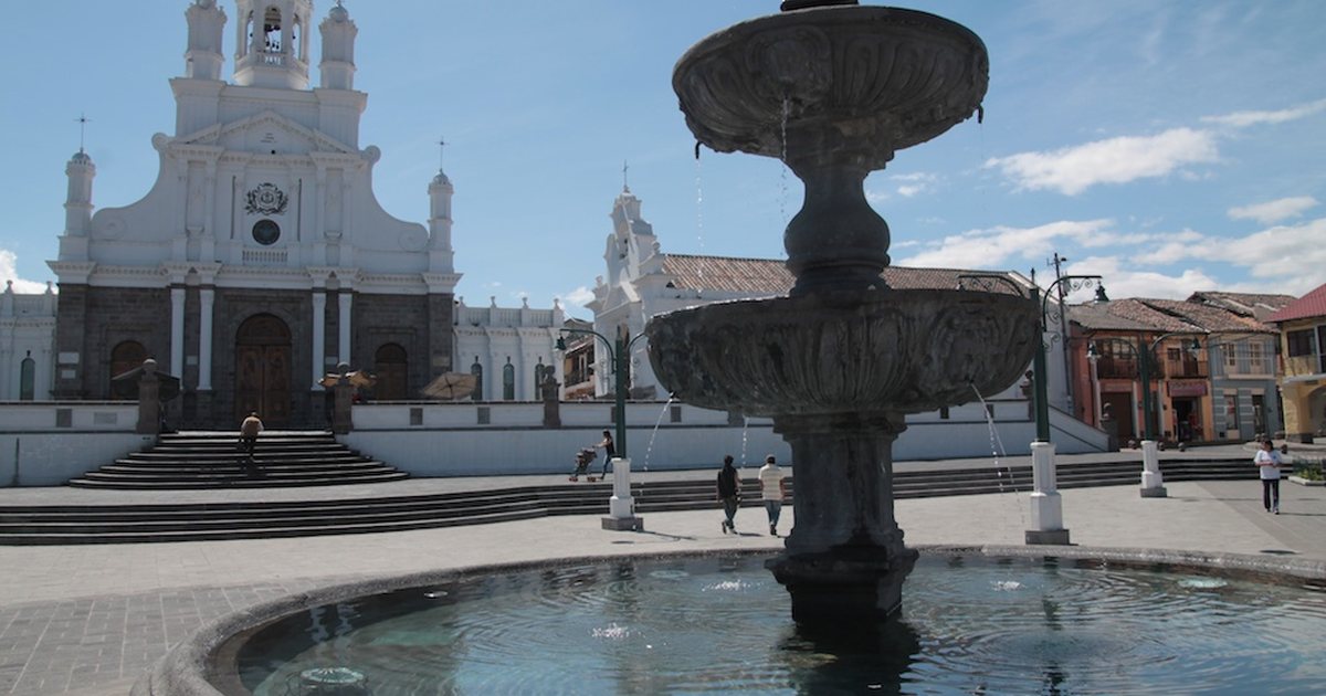 Plaza central de Sangolquí, Ecuador, la ciudad del valle de Los Chillos donde juega Independiente del Valle