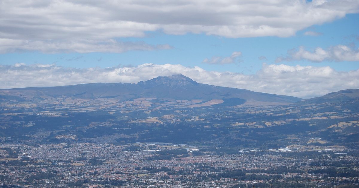 El Valle de los Chillos, en las afueras de Quito, Ecuador, visto desde la loma de Puengasí