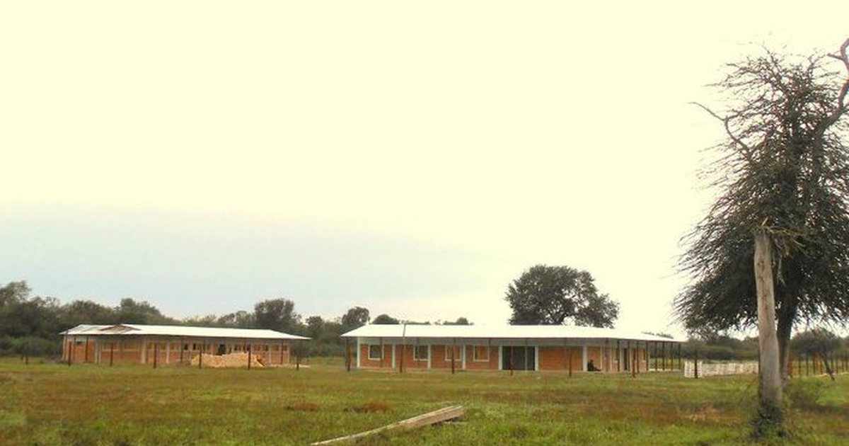 Pabellones de una escuela rural de Ñu Apu'a, en Paraguay