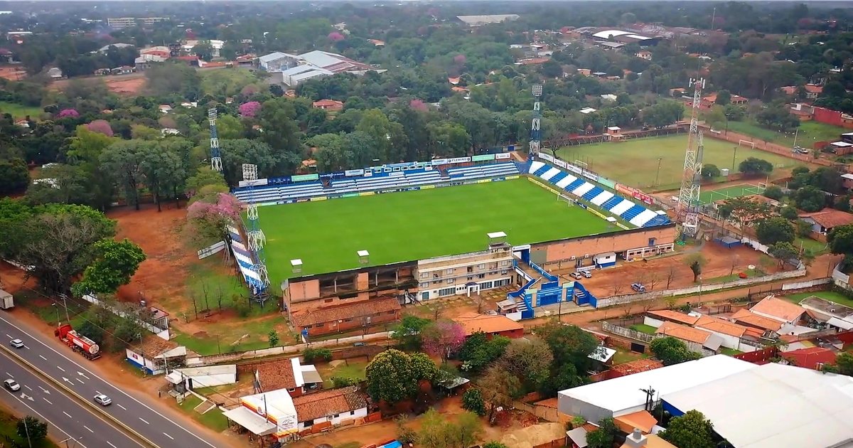Vista aérea del estadio Luis Salinas Tanasio, en Itauguá, sede del partido entre Luqueño y Cerro Porteño