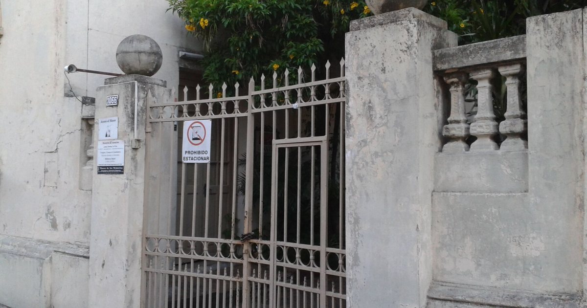 Portón de entrada del Museo de las Memorias, dedicado a la dictadura y los derechos humanos, en la calle Chile de Asunción