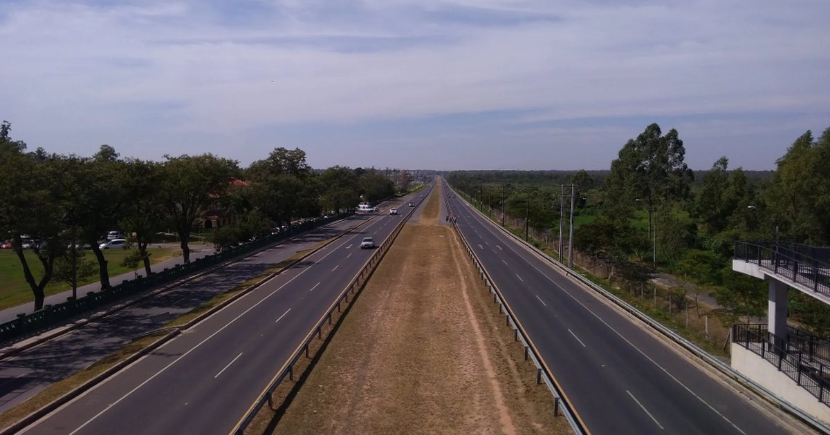 La autopista Ñu Guasu, que une Asunción con Luque, vista desde una pasarela peatonal