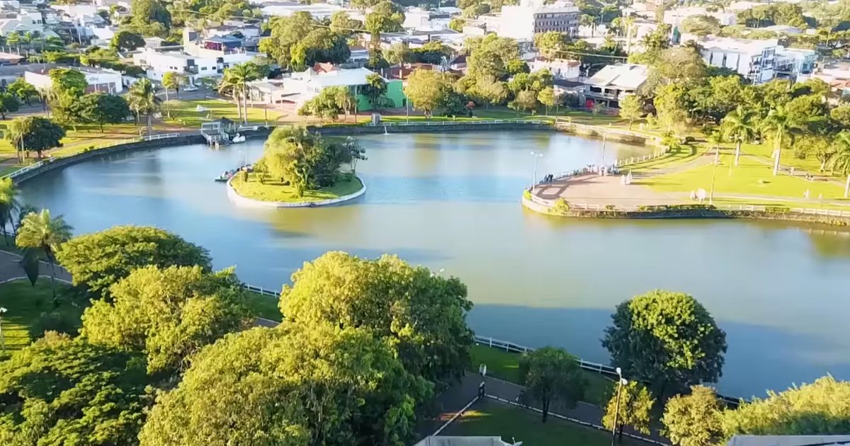 Vista aérea de la laguna Punta Porã, un parque de Pedro Juan Caballero, en Amambay