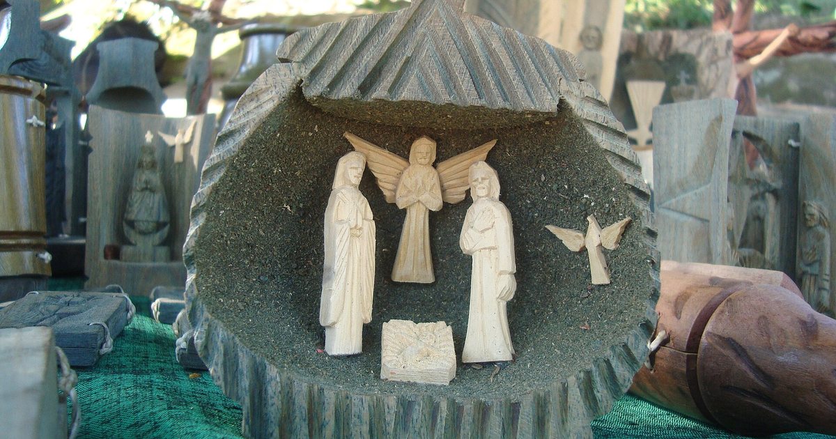 Pesebre tallado en madera por un artesano de Tobatí, Cordillera, Paraguay