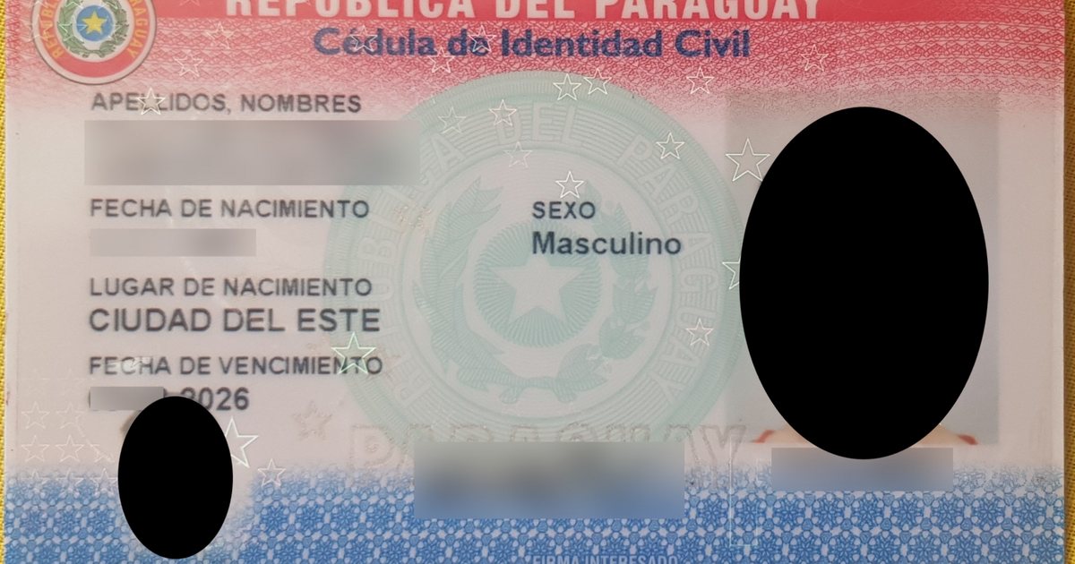 Frente de una cédula paraguaya del formato anterior, sin chip, con los datos personales tapados
