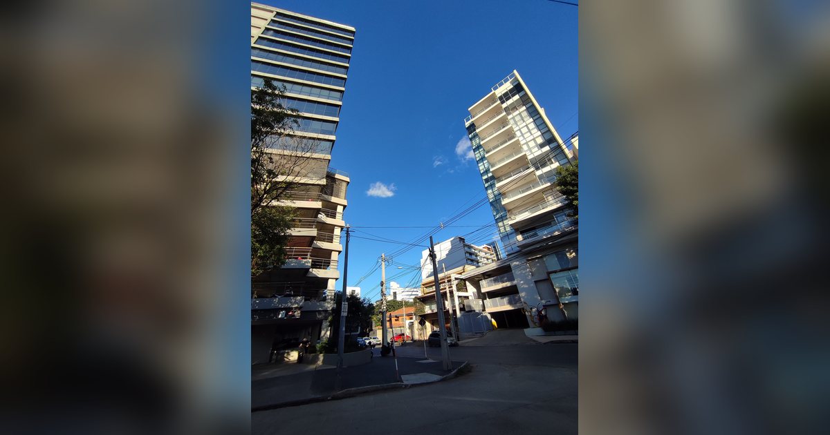 Edificios de departamentos en la esquina de Juan Max Boettner y Juan XXIII, en el barrio Las Lomas de Asunción