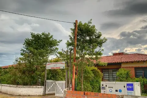 Foto: Chipaguasustudios / Wikimedia Commons · CC BY-SA 4.0 Unidad de Salud de la Familia de General Bruguez, en el departamento de Presidente Hayes