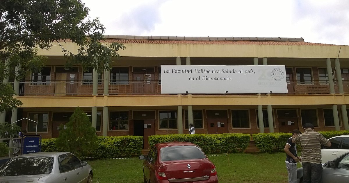 Edificio de la Facultad Politécnica de la Universidad Nacional del Este, en Ciudad del Este