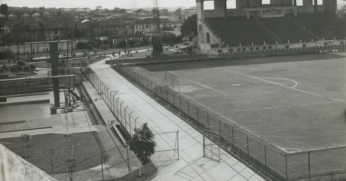 Tribuna y cancha del antiguo estadio Palestra Itália del Palmeiras en 1958, en el terreno donde hoy juega el club