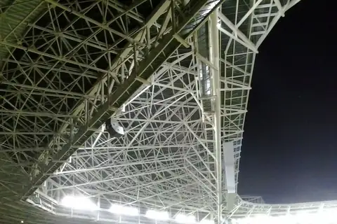 Foto: Leonef / Wikimedia Commons · CC BY-SA 4.0 La cubierta del estadio de Palmeiras, en San Pablo
